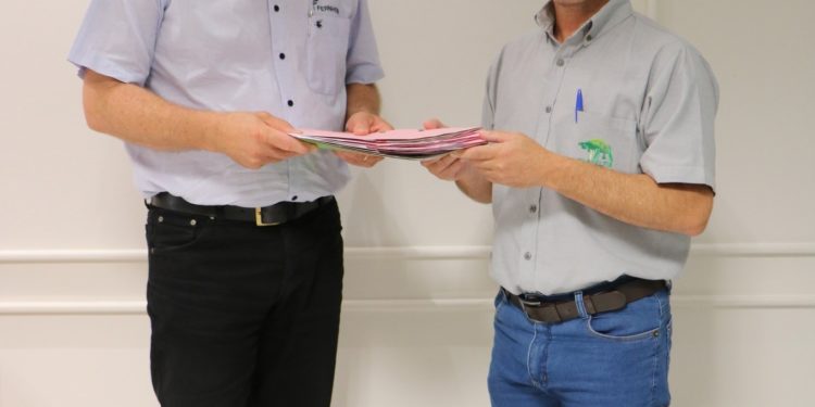 Cooperativa Fernheim entregó títulos de propiedad a la ciudad de Filadelfia Cooperativa Fernheim entregó títulos de propiedad a la ciudad de Filadelfia