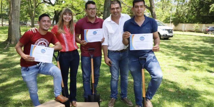 Jóvenes de Paraguarí egresaron de proyectos de formación profesional