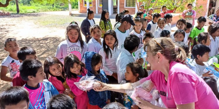 Entregan juguetes a niños de la Comunidad Campo Alegre