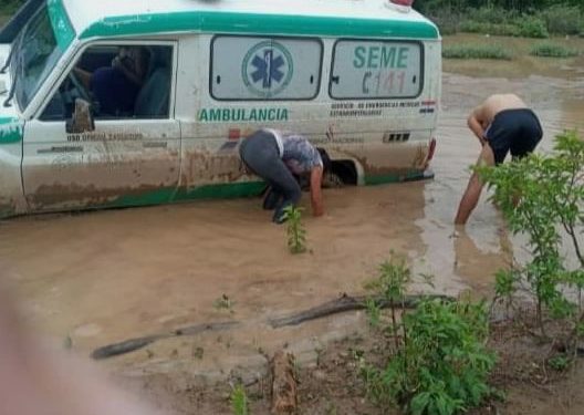 Ambulancia se estanca con embarazada a bordo en Mariscal Estigarribia