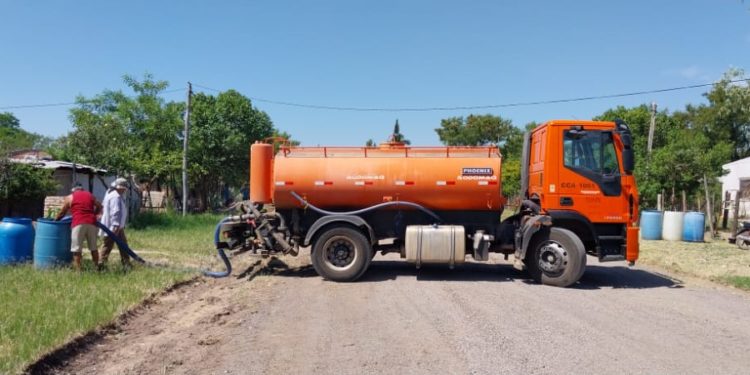 Continúan con la distribución agua potable en Villa Hayes Continúan con la distribución agua potable en Villa Hayes