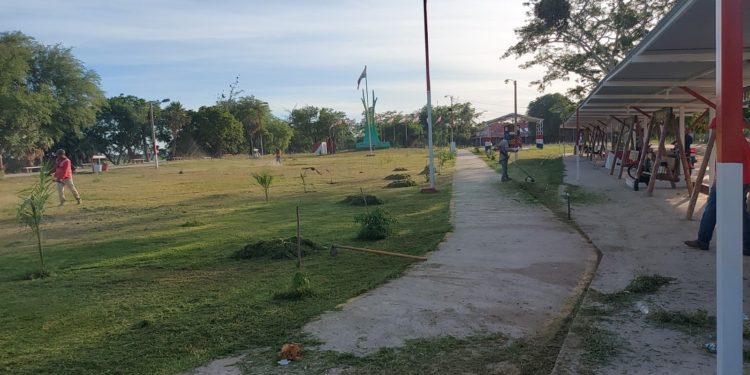 Realizan trabajos de mantenimiento y limpieza de los principales sitios turísticos de Puerto Casado. Realizan trabajos de mantenimiento y limpieza de los principales sitios turísticos de Puerto Casado.