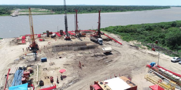 Destacan incorporación de obreros ayoreos en construcción del Puente de la Bioceánica