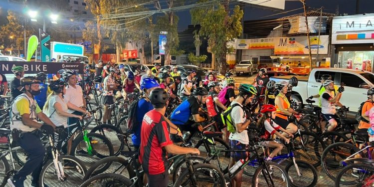 Ciclistas recorrieron la nueva bicesenda de Asunción Ciclistas recorrieron la nueva bicesenda de Asunción