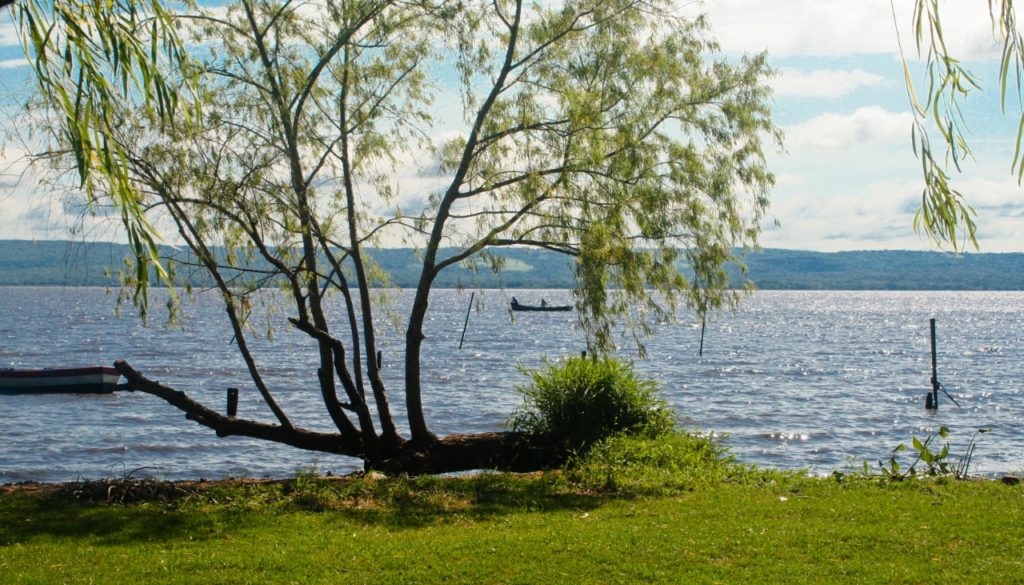 Plantas de tratamiento y alcantarillado sanitario para el problema de fondo del Ypacaraí Plantas de tratamiento y alcantarillado sanitario para el problema de fondo del Ypacaraí