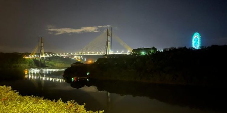 Primeros ensayos de sistema lumínico en el Puente de la Integración Primeros ensayos de sistema lumínico en el Puente de la Integración
