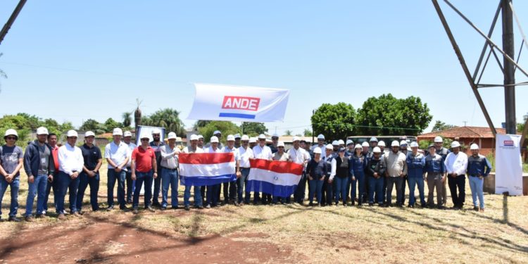 Concluyó el montaje de la primera terna de la Línea de 500 kV Concluyó el montaje de la primera terna de la Línea de 500 kV