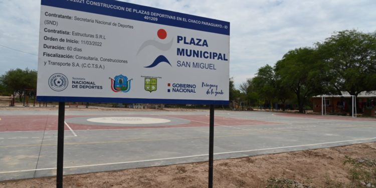 Ministro de Deportes inspecciona plazas deportivas en Filadelfia y Loma Plata