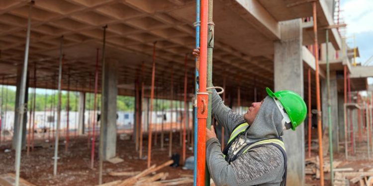 El capital humano que emplea la construcción del Gran Hospital del Sur