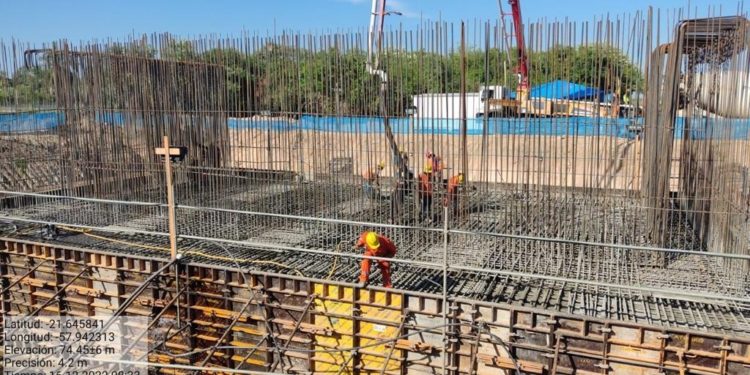 Puente de la Bioceánica: concluyó hormigonado del estribo número 1 y obra alcanza cerca del 13% Puente de la Bioceánica: concluyó hormigonado del estribo número 1 y obra alcanza cerca del 13%