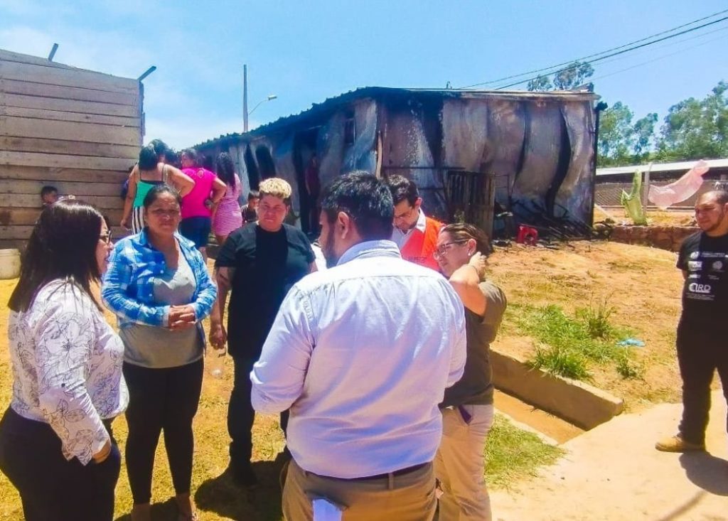 Equipo social del MOPC asiste a víctimas del incendio en barrio Temporal del Bañado Tacumbú