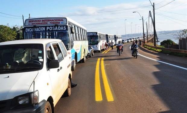 Habilitarán más casetas de control para agilizar paso fronterizo entre Encarnación y Posadas