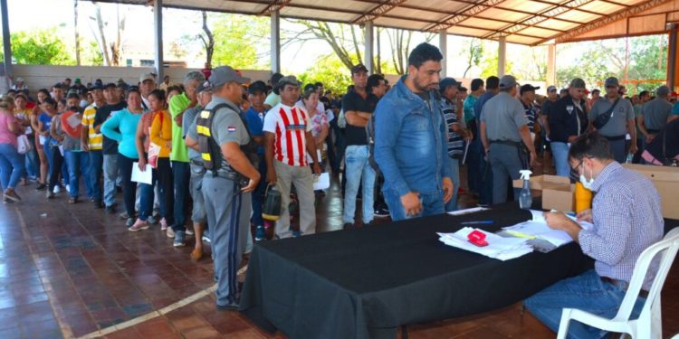 Gobierno Nacional otorgó subsidio económico a pescadores de Itapúa