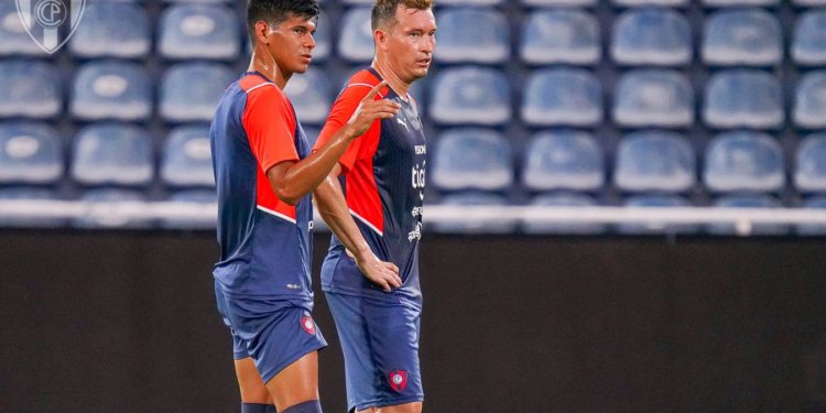 Cerro Porteño derrota a Guaireña de la mano de la “Pantera” Morales y la “Fiera” Fernández Cerro Porteño derrota a Guaireña de la mano de la “Pantera” Morales y la “Fiera” Fernández