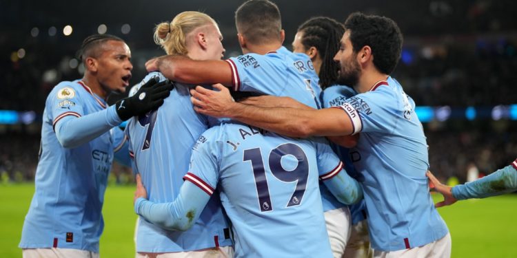 Tremenda remontada del Manchester City para seguir en la pelea por la Premier League Tremenda remontada del Manchester City para seguir en la pelea por la Premier League