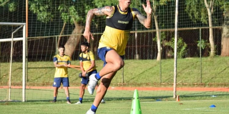 Lucas Barrios se prepara para el debut en el fútbol paraguayo Lucas Barrios se prepara para el debut en el fútbol paraguayo