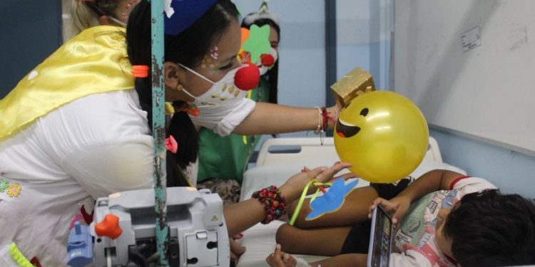 Dr. Payasonrisa inicia el 2023 llevando sonrisas a los hospitales del Paraguay