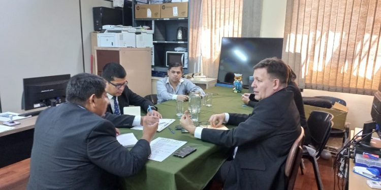 Coordinan trabajos para fortalecer la vigilancia y control de viajeros