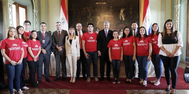 Destinan 2.500 becas a jóvenes sobresalientes para fomentar educación técnica y universitaria