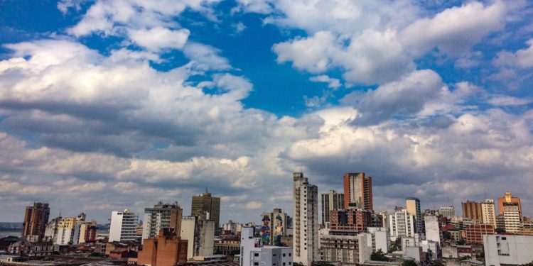 Anuncian un lunes cálido con lluvias y tormentas eléctricas