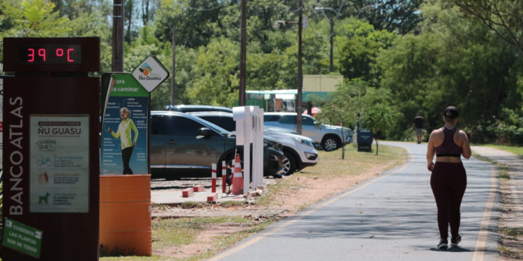 Anuncian un día caluroso y chaparrones para este jueves
