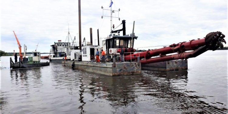 Realizan trabajos de dragado en puntos críticos del Río Paraguay