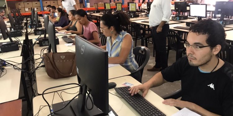 Informan que miles de jóvenes se ofrecieron para digitalizar los cuestionarios del Censo 2022