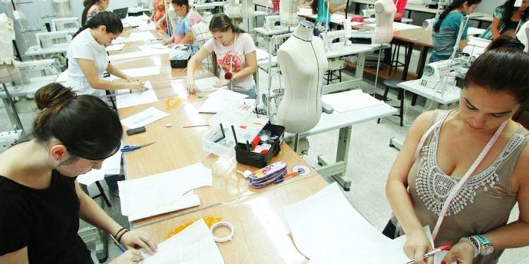 SNPP ofrecerá 8.000 cursos en diversos oficios para 250.000 personas este año SNPP ofrecerá 8.000 cursos en diversos oficios para 250.000 personas este año