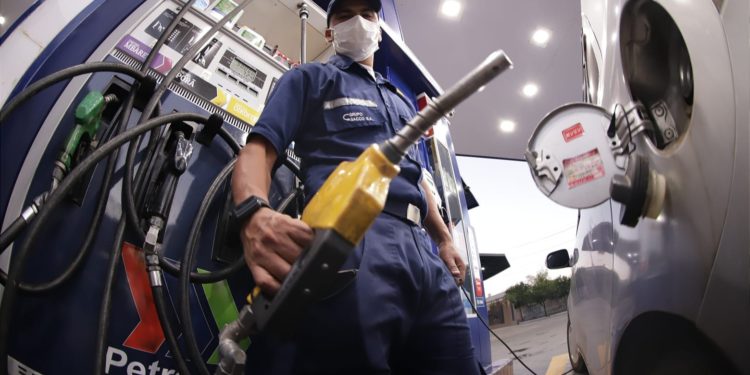 Emblemas de combustibles analizan disminución de precios en febrero Emblemas de combustibles analizan disminución de precios en febrero