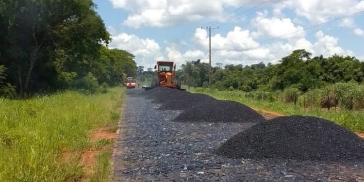 Distribuyen agua potable y mejoran caminos en diferentes zonas de Cerro Verde