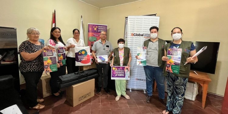 Servicios de salud de Cordillera y Villa Hayes recibieron equipos tecnológicos e insumos