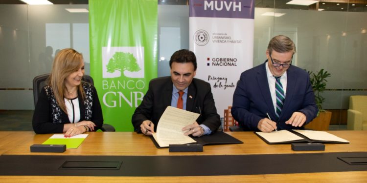 Entidades bancarias firman acuerdos con el MUVH para facilitar créditos para la primera vivienda