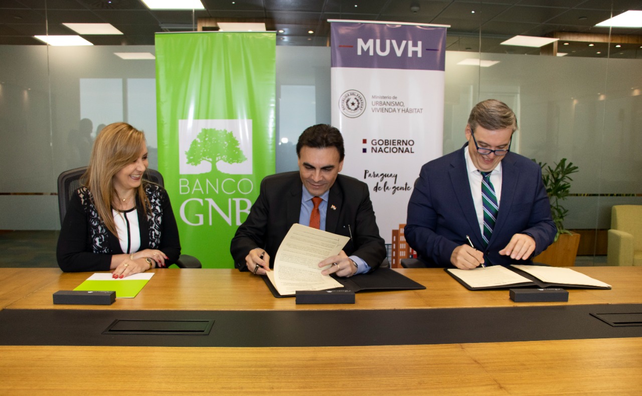 Entidades bancarias firman acuerdos con el MUVH para facilitar créditos para la primera vivienda