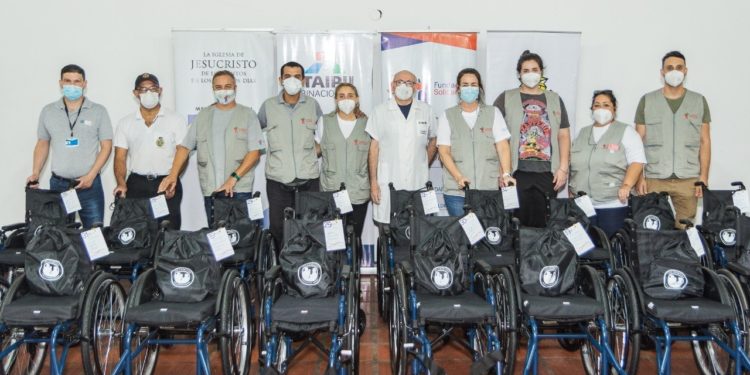 Pretenden asistir a personas discapacitadas con la entrega de sillas de ruedas y dispositivos de ayuda