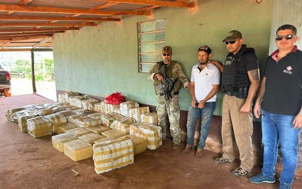 SENAD desmantela depósito de marihuana para el Brasil en Amambay. SENAD desmantela depósito de marihuana para el Brasil en Amambay.