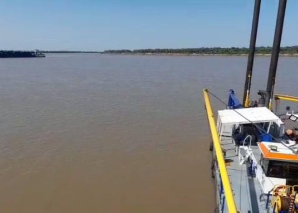 Hoy iniciaron el dragado en la zona más crítica del río Paraguay Hoy iniciaron el dragado en la zona más crítica del río Paraguay