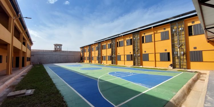 Autoridades coordinan trabajos para la entrega de nueva penitenciaría de Emboscada Autoridades coordinan trabajos para la entrega de nueva penitenciaría de Emboscada