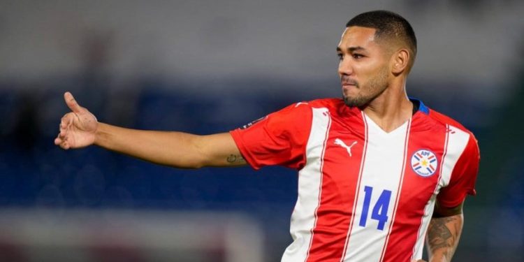 El Ciclón va por el central Héctor David Martínez El Ciclón va por el central Héctor David Martínez