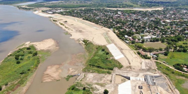 Llegan más componentes a la zona de obras de la Defensa Costera de Pilar Llegan más componentes a la zona de obras de la Defensa Costera de Pilar