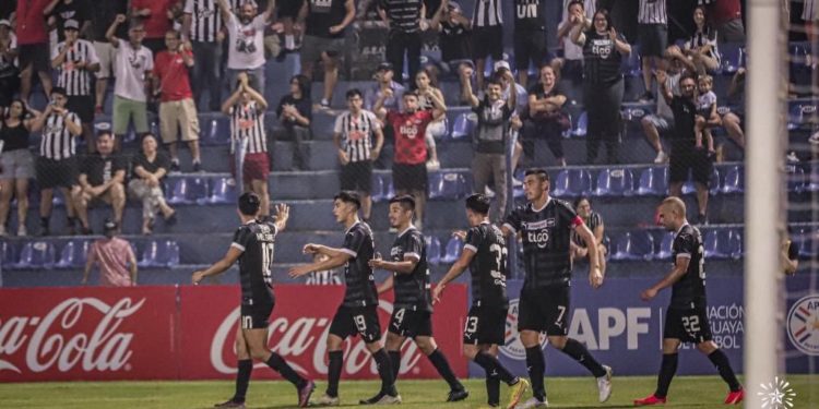 Libertad logró una importante victoria para seguir como solitario líder