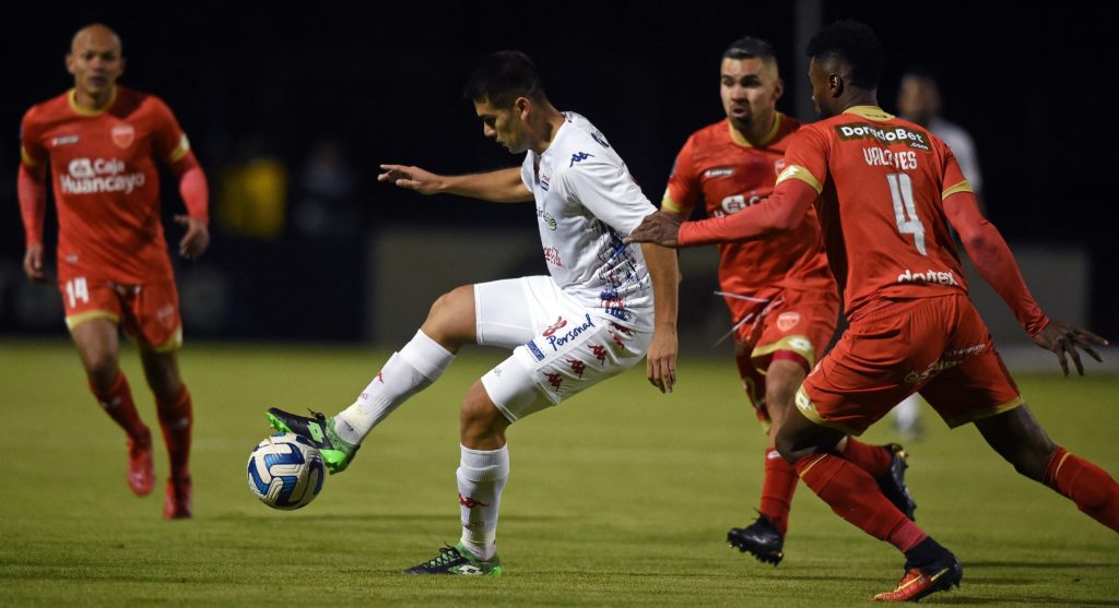 La Academia con la obligación de dar vuelta para seguir en la Libertadores La Academia con la obligación de dar vuelta para seguir en la Libertadores