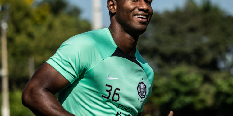 El colombiano Romaña seguirá esperando su oportunidad