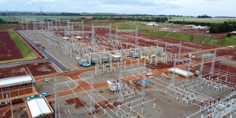 Energización de la primera terna de línea de 500 kV Margen Derecha- Yguazú