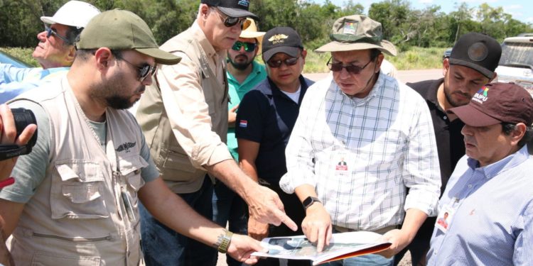 Verificaron zona donde se construirá pista de aterrizaje en Carmelo Peralta