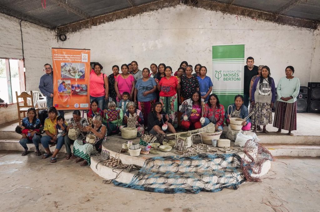 Instituto Paraguayo de Artesanía promueve el fortalecimiento de artesanas de Yalve Sanga Instituto Paraguayo de Artesanía promueve el fortalecimiento de artesanas de Yalve Sanga