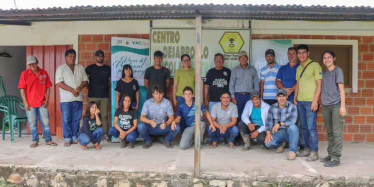 Culminan exitosamente capacitaciones a apicultores de Carmelo Peralta y Fuerte Olimpo