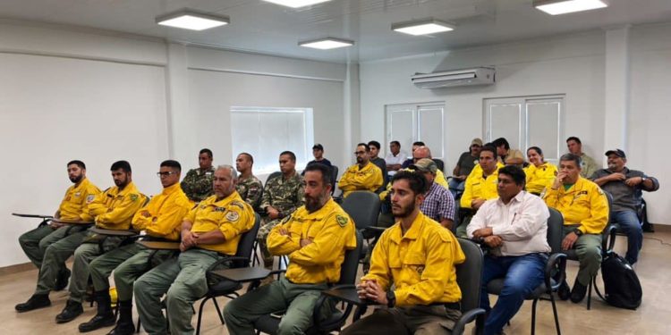 Impulsaron capacitaciones sobre el comportamiento del fuego teniendo como receptores a bomberos en Filadelfia