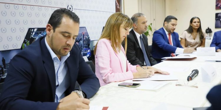 Ministerio de Trabajo conformó mesa técnica para analizar salario mínimo, canasta básica y precio de combustible