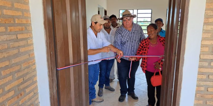 Institución educativa de Puerto María Elena ya fue refaccionada luego de daños por tormentas severas en Fuerte Olimpo Institución educativa de Puerto María Elena ya fue refaccionada luego de daños por tormentas severas en Fuerte Olimpo