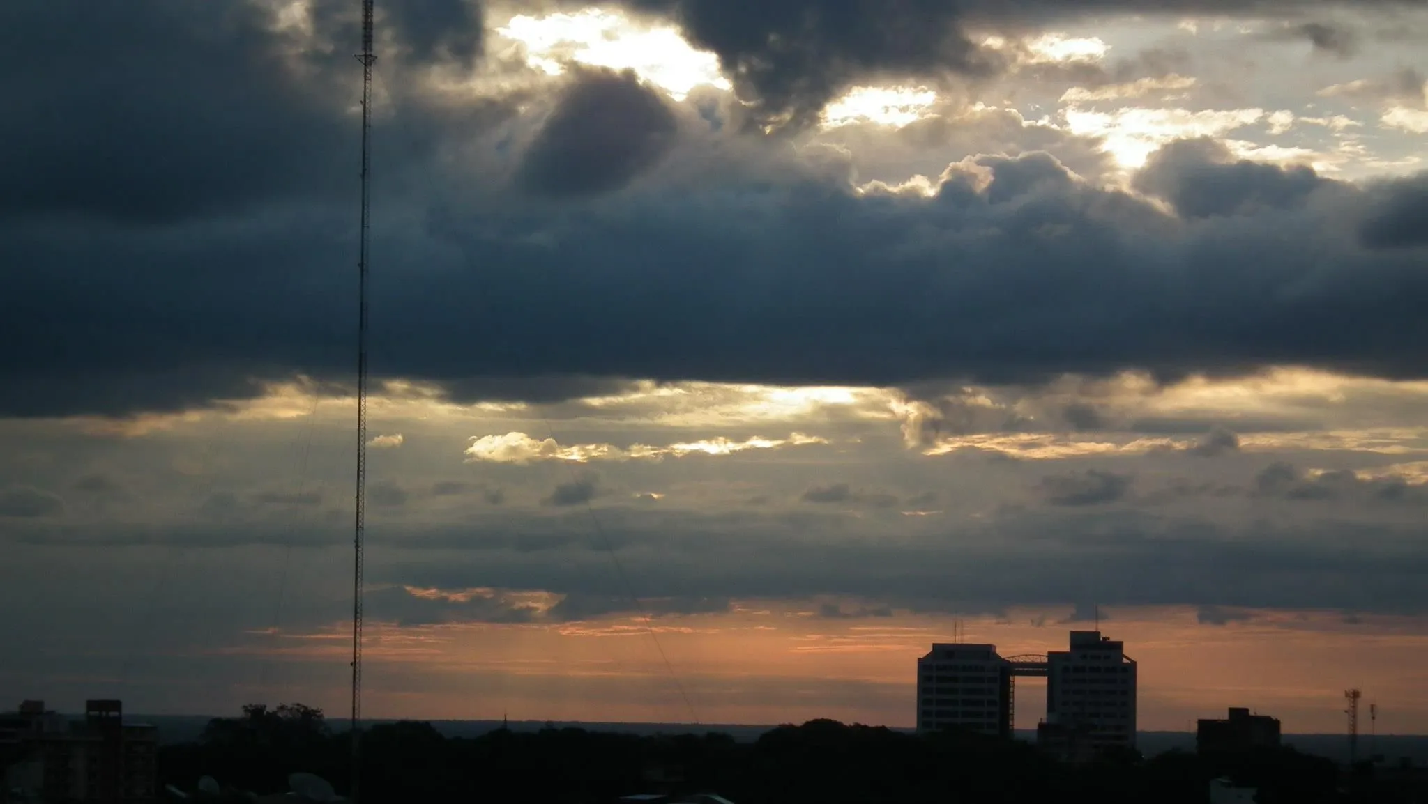 Persisten las lluvias y tormentas eléctricas para este viernes